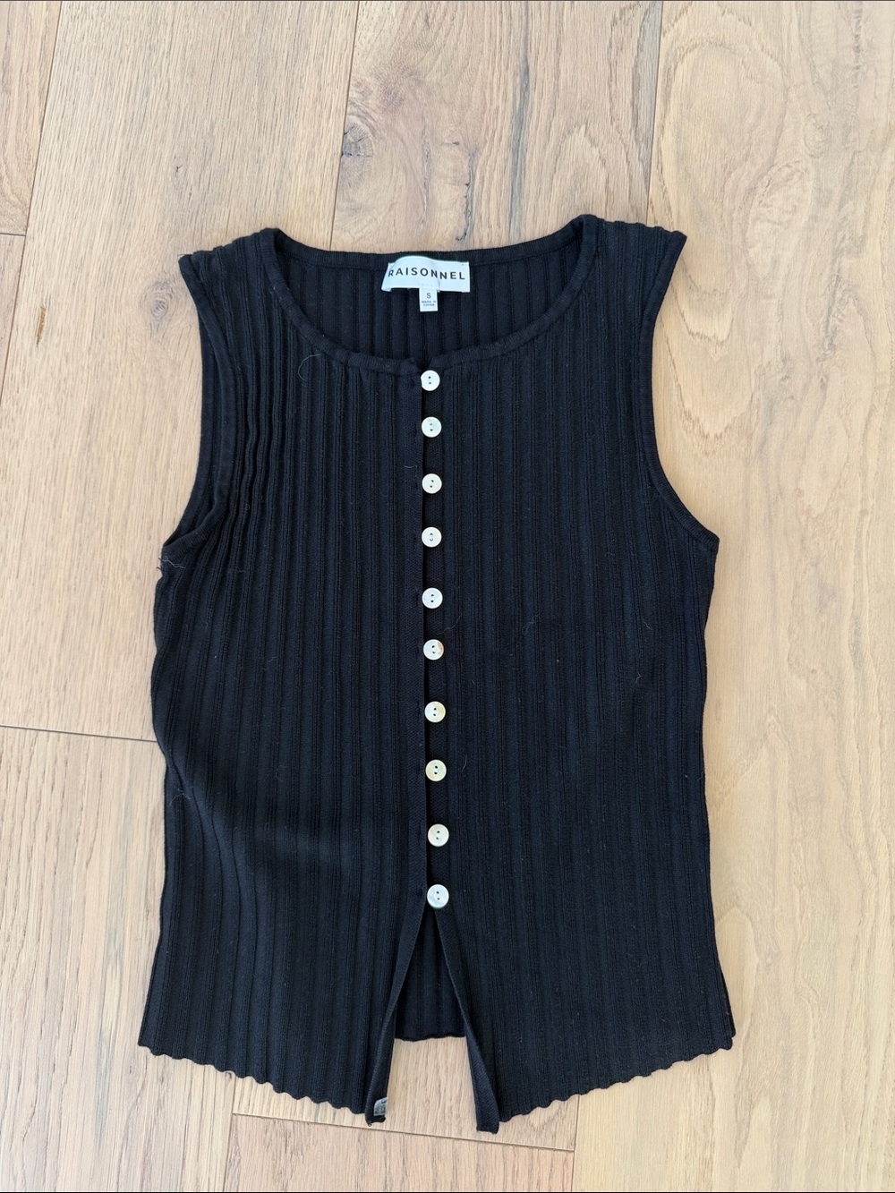 Raisonnel Woman’s Small Black Ribbed Button-Front Sleeveless Top